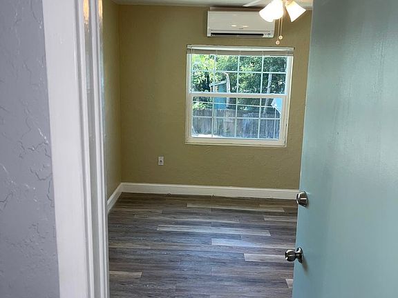 4th image of 801 Grove St N APT 4