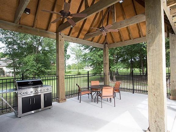 3rd image of 122 Kellywood Ct