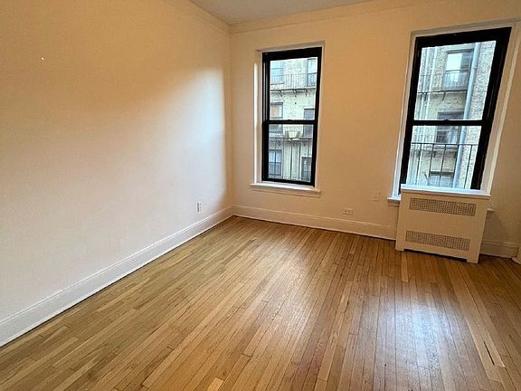 3rd image of 209 E 88th St APT 4D