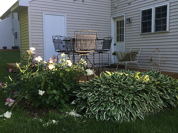 Private back deck, perfect for entertaining!