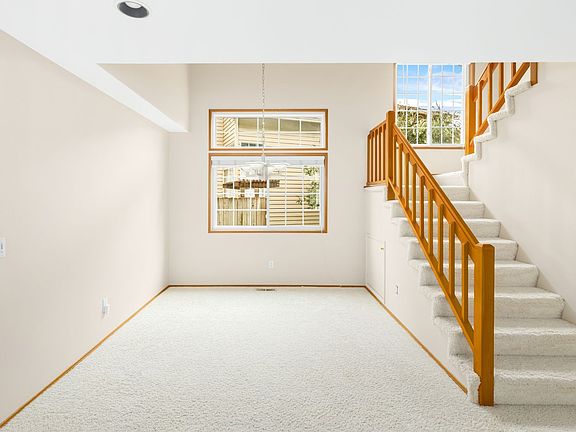 3rd image of 3722 246th Ave SE