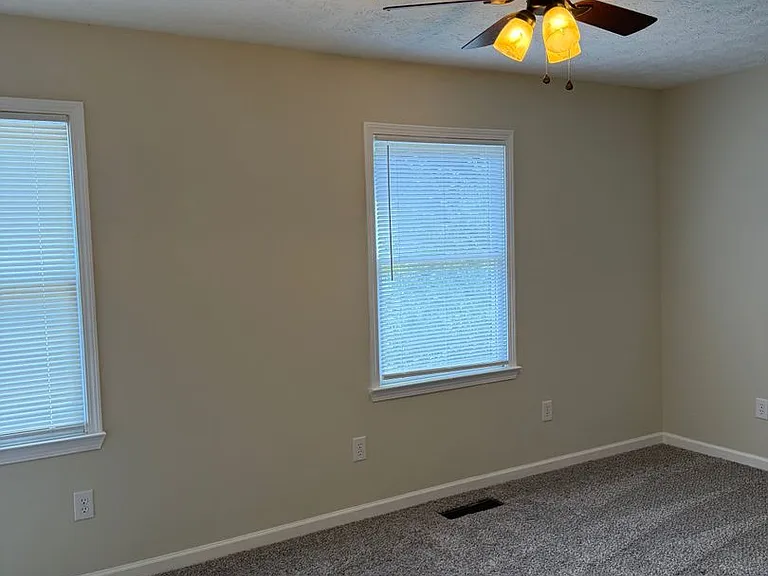 363 E Jefferson St — Photo 8