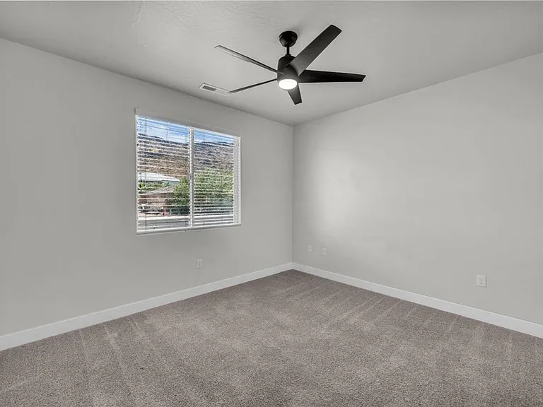 2792 S 3250 W — Photo 26