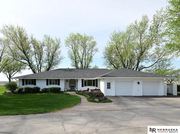 1023 Skyline Dr, Fremont, NE 68025