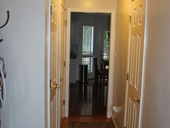 Foyer/Hall w/ closet