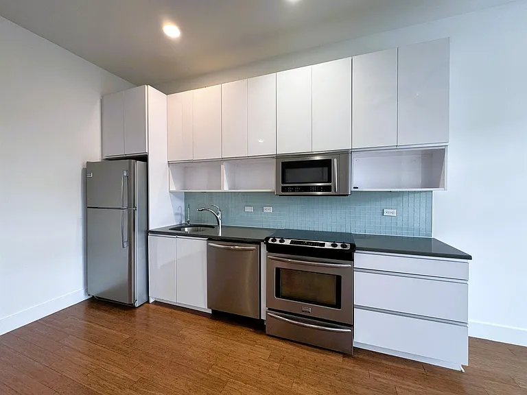 217 Newark Ave #517 — Photo 4