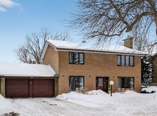 18 Pentland Cres, Ottawa, ON K2K 1V5