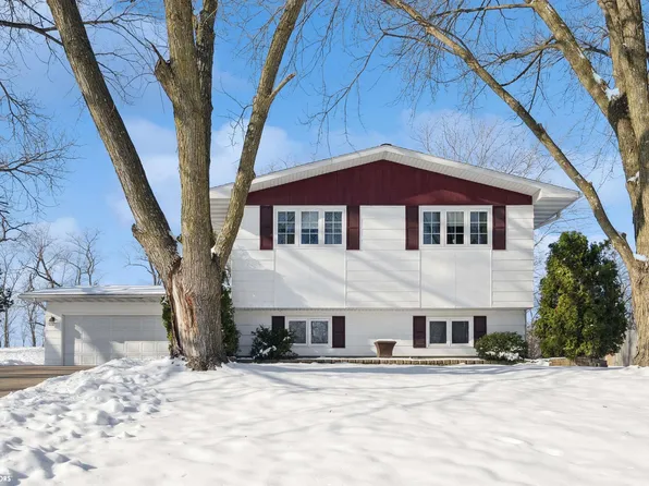 901 S Oakbrook Dr, Mount Pleasant, IA 52641
