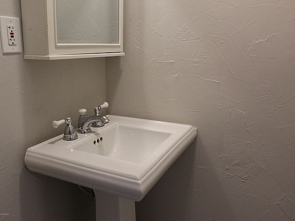 3rd image of 183 Shenandoah Blvd