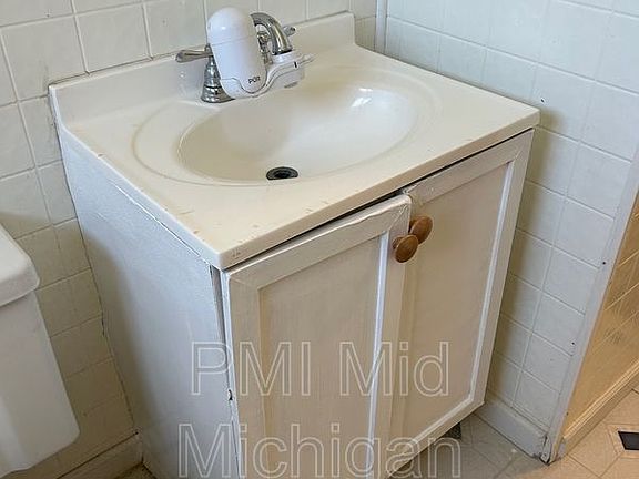 3rd image of 6701 Fleetwood Dr