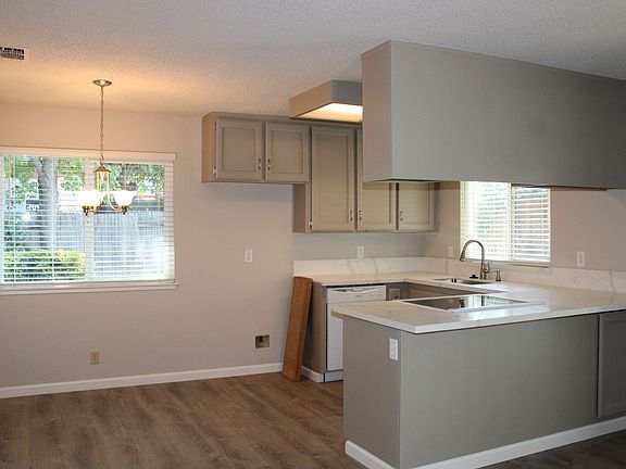 5th image of 3604 N Country Dr