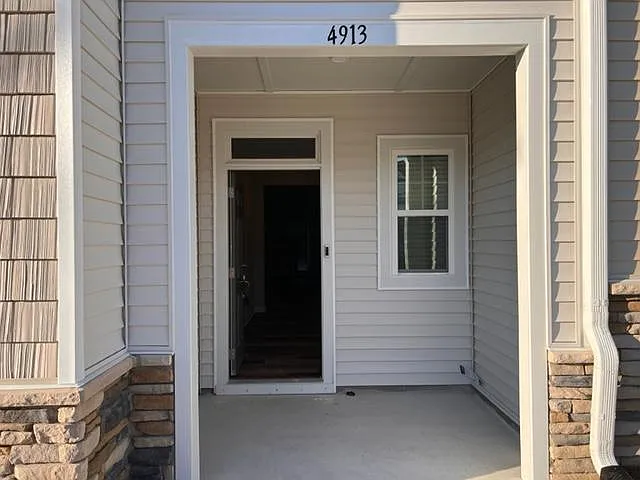 3 bed, 2.5 bath, 1770 sqft, $1,950 — Photo 2