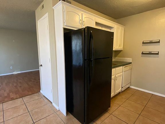 5th image of 314 W Broadway St #4088495