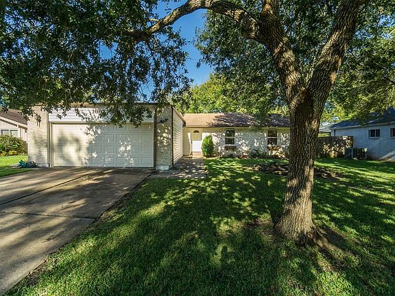 2nd image of 16927 Hibiscus Ln