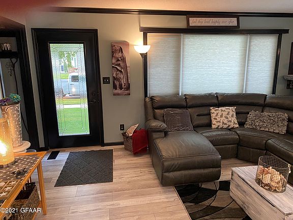 5th image of 800 Great Plains Ct