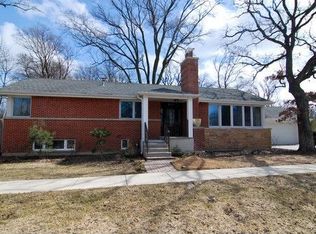 817 Oakleaf Ter, Northbrook, IL 60062