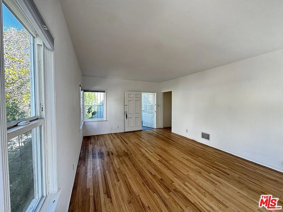 2 bed, 1.0 bath, 1050 sqft, $3,500 — Photo 4