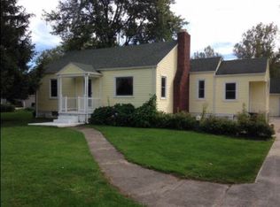 8542 Cedar Point Rd, Oregon, OH 43616