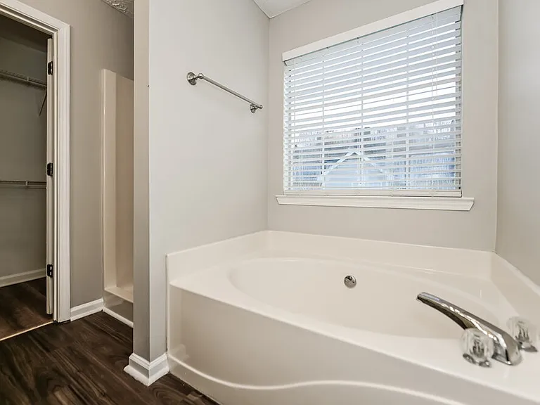 337 Autumn Lake Dr — Photo 12