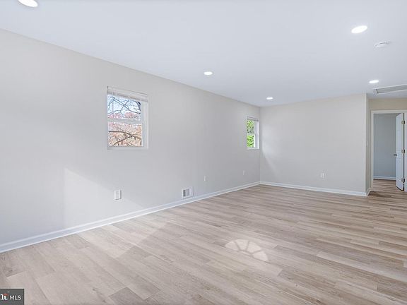 5th image of 6112 Perry St