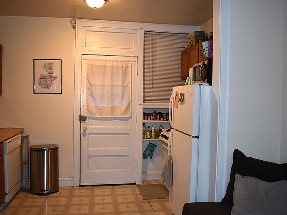 3rd image of 4220-26 N Clark St #4226-22