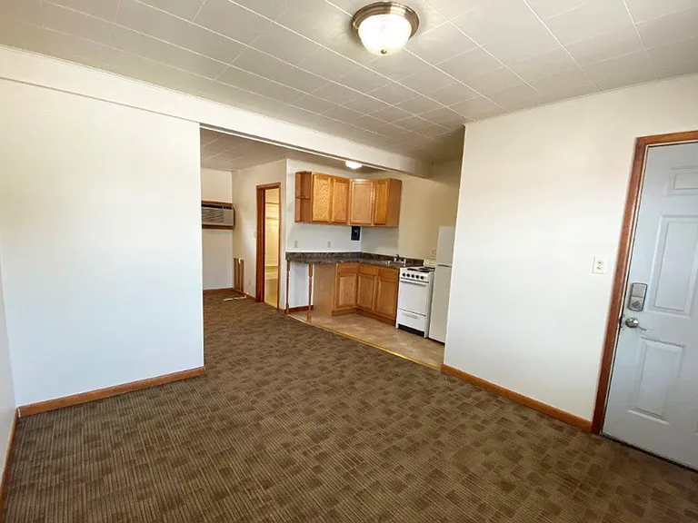 925 N Main St — Photo 3