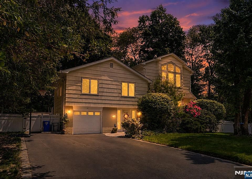 1st image of 91 Greenbrook Pl