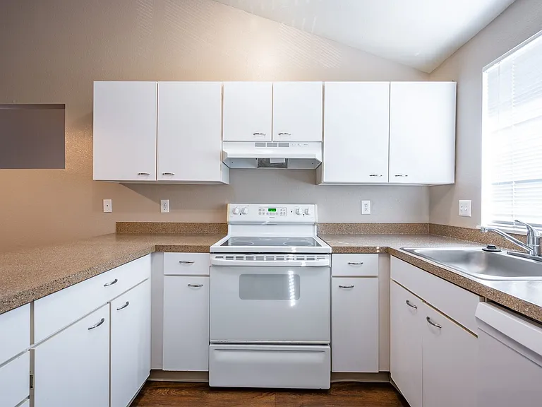 1401 N Springbrook Rd — Photo 13