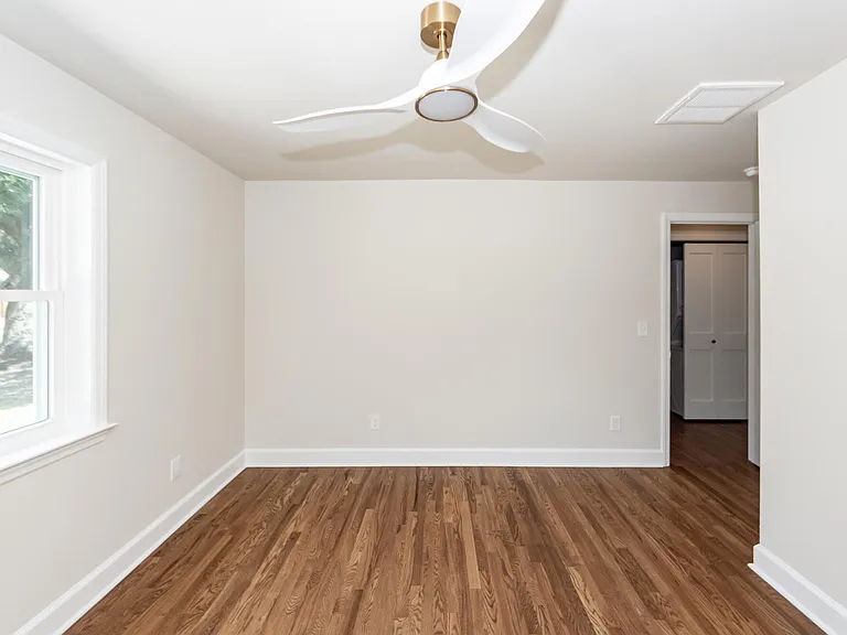 17 Vincent Dr #B — Photo 12