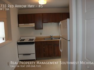 5733 Red Arrow Hwy APT 5, Stevensville, MI 49127