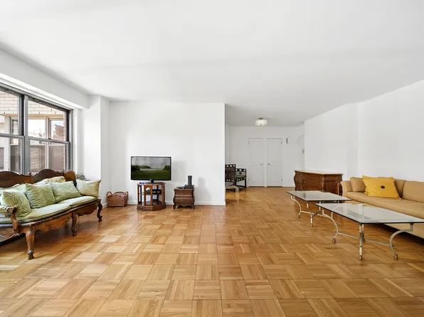 400 East 56th Street 9O image 2 of 16
