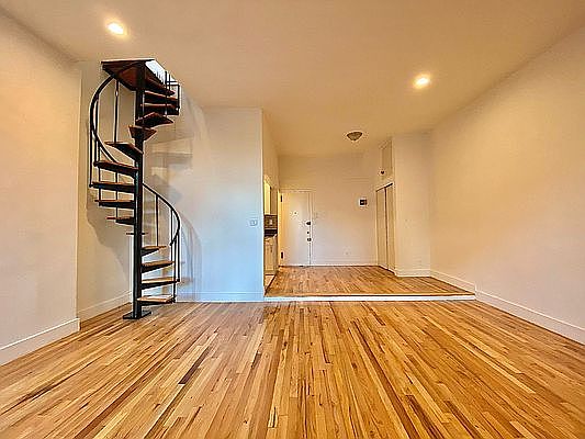 4th image of 244 W 102nd St #5B