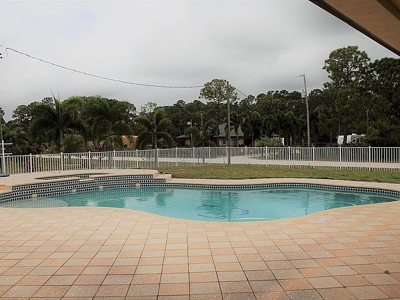 3rd image of 6613 Hall Blvd