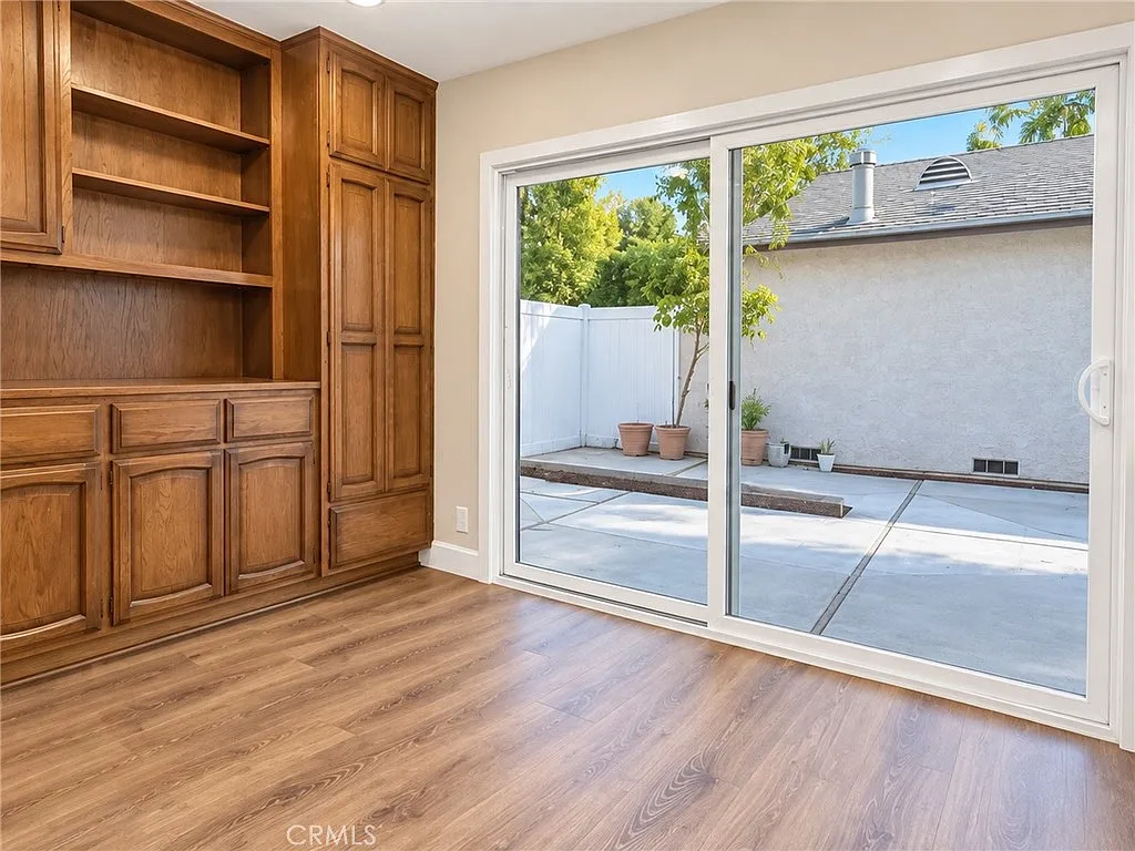 3 bed, 2.5 bath, 1276 sqft, $3,600 — Photo 4