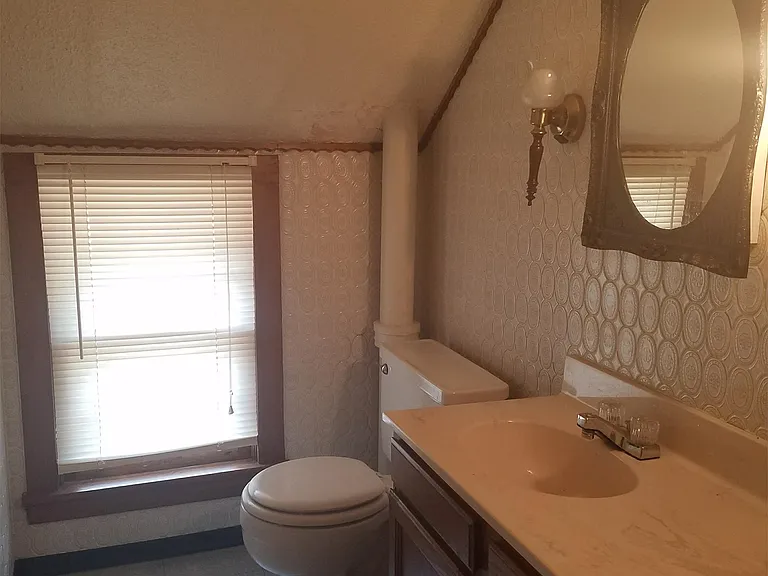 525 W Addison St — Photo 10