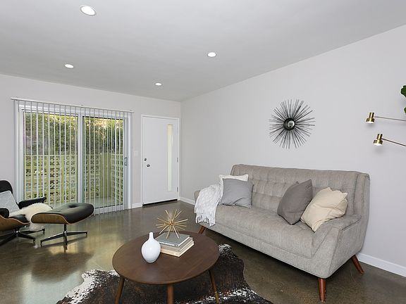 5th image of 789 E Villa St APT 4