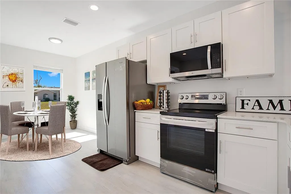 3 bed, 2.0 bath, 1162 sqft, $1,700 — Photo 3
