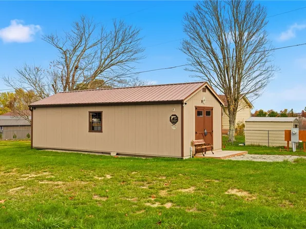 1607 Crestview Dr, Somerset, PA 15501