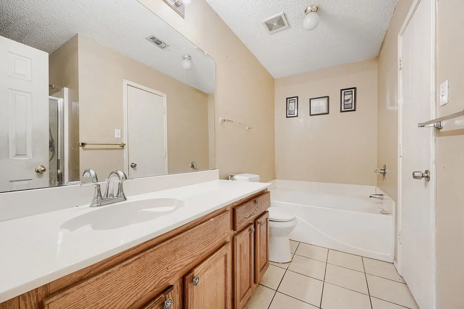 3 bed, 1588 sqft, $2,015 — Photo 1