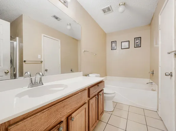 4155 N Coral Springs Dr, Fort Worth, TX 76123