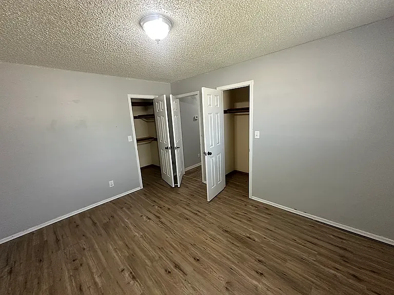 223 E Kerby Ave — Photo 20