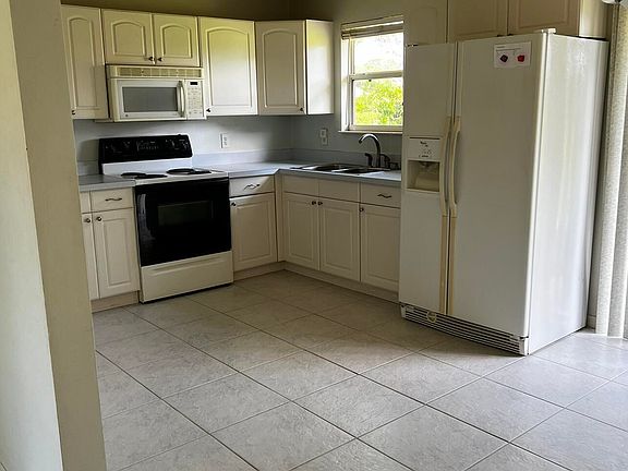 5th image of 872 Autumn St SE