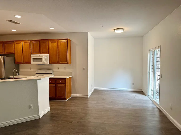 1384 Ashton Park Ln — Photo 4