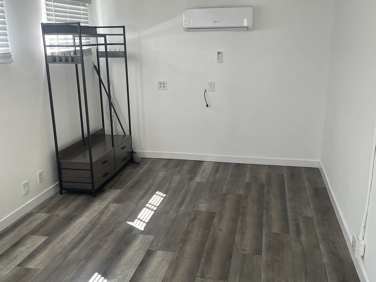 Studio, 250 sqft, $1,500 — Photo 2