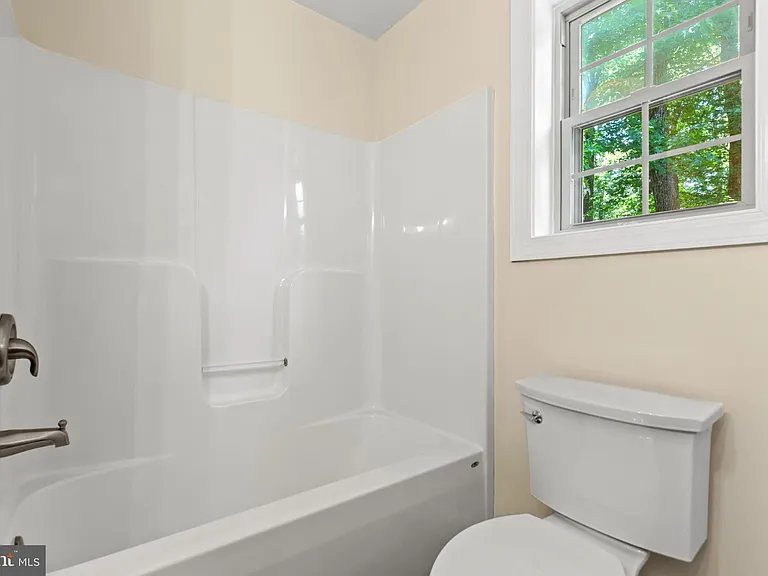 9175 Dubois Rd — Photo 10