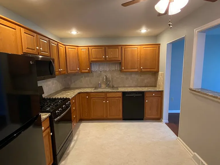 472 Hillside Dr — Photo 7
