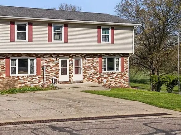 720 Newton St #720, Barberton, OH 44203