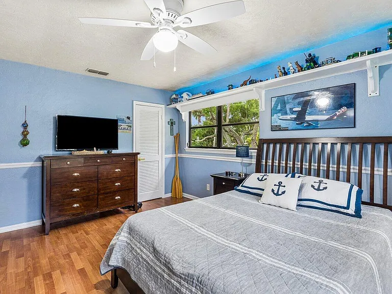 2101 N Palm Cir — Photo 26