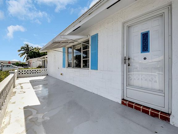 3rd image of 2206 SW 20th Way