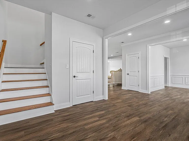 413 Weston Park — Photo 25